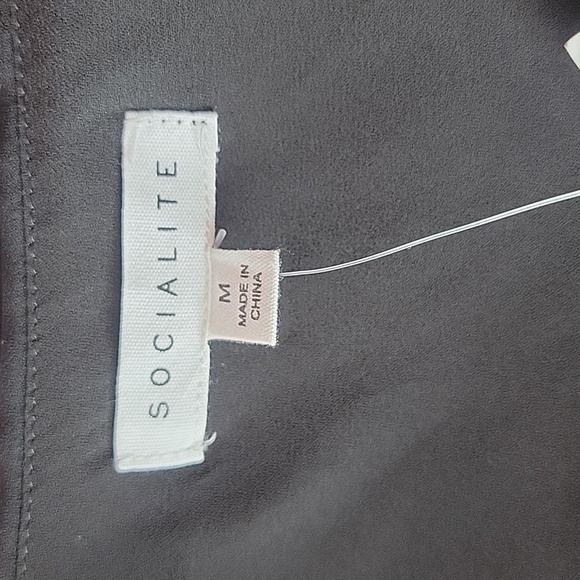 SOCIALITE BLACK FLORAL BLOUSE/  M. - Picture 5 of 11